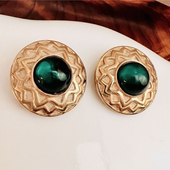 Vintage Jewelry - Vintage Galleria Gripoix Glass Earrings Cabochon Clip On Green Gold T Round 4633